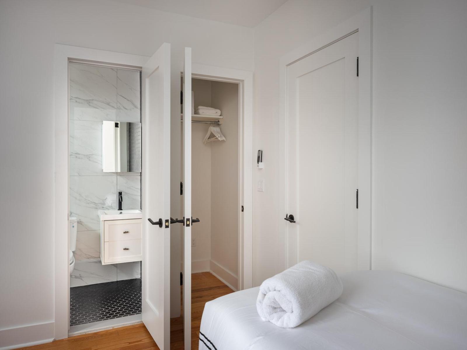 Three Bedroom Brooklynite Suite! New York Exterior foto